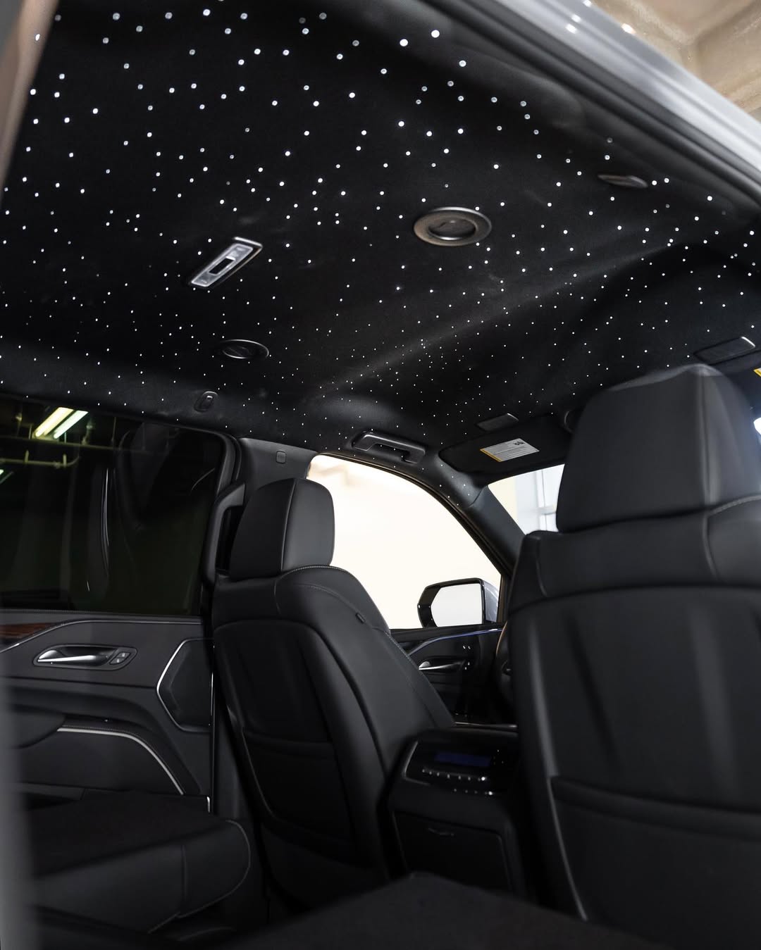 Cadillac Escalade ESV - Image 2