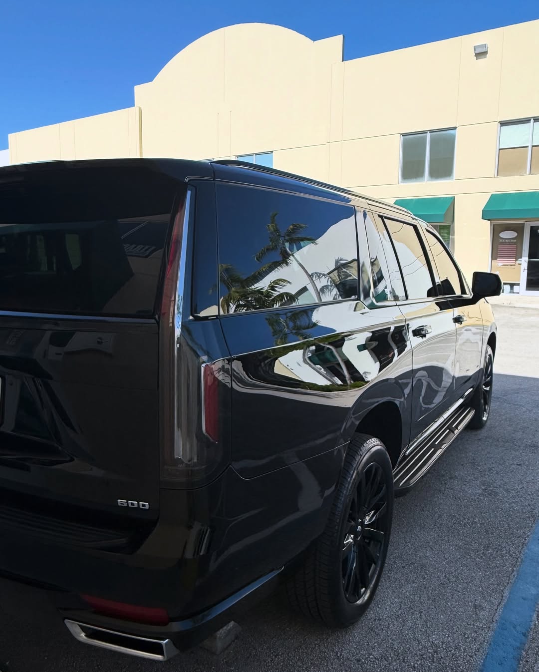 Cadillac Escalade ESV - Image 10