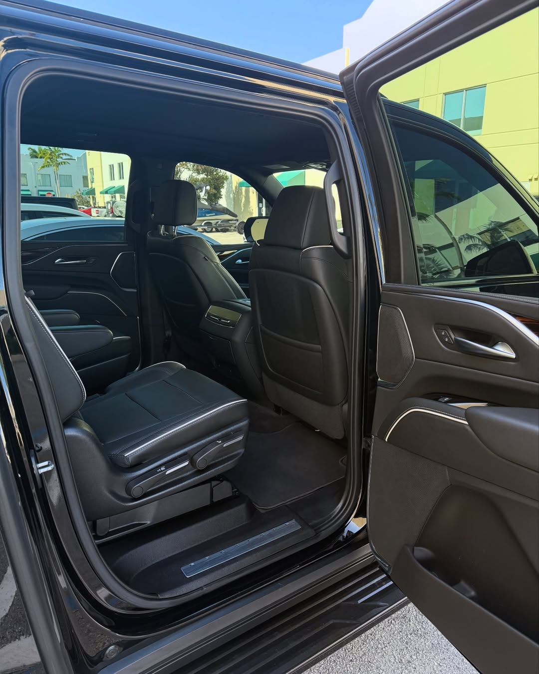 Cadillac Escalade ESV - Image 5