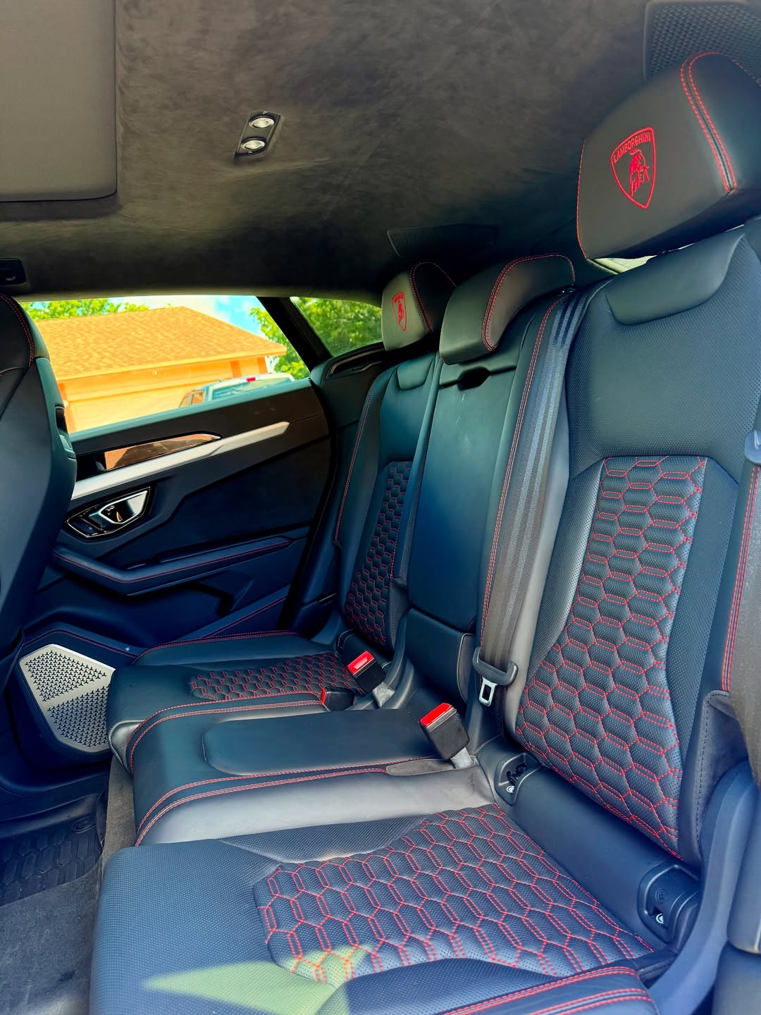 Lamborghini Urus - Image 9