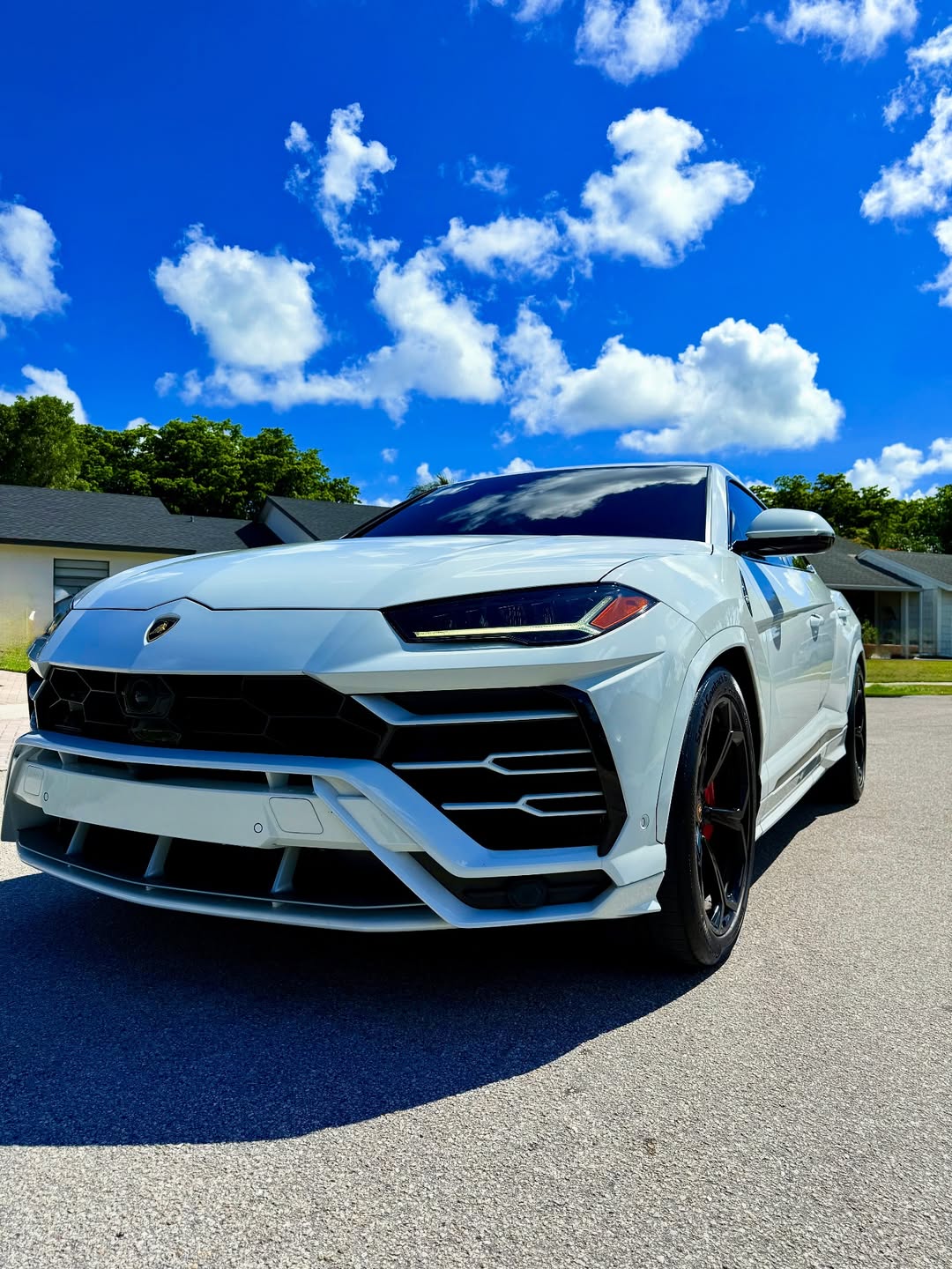 Lamborghini Urus - Image 2