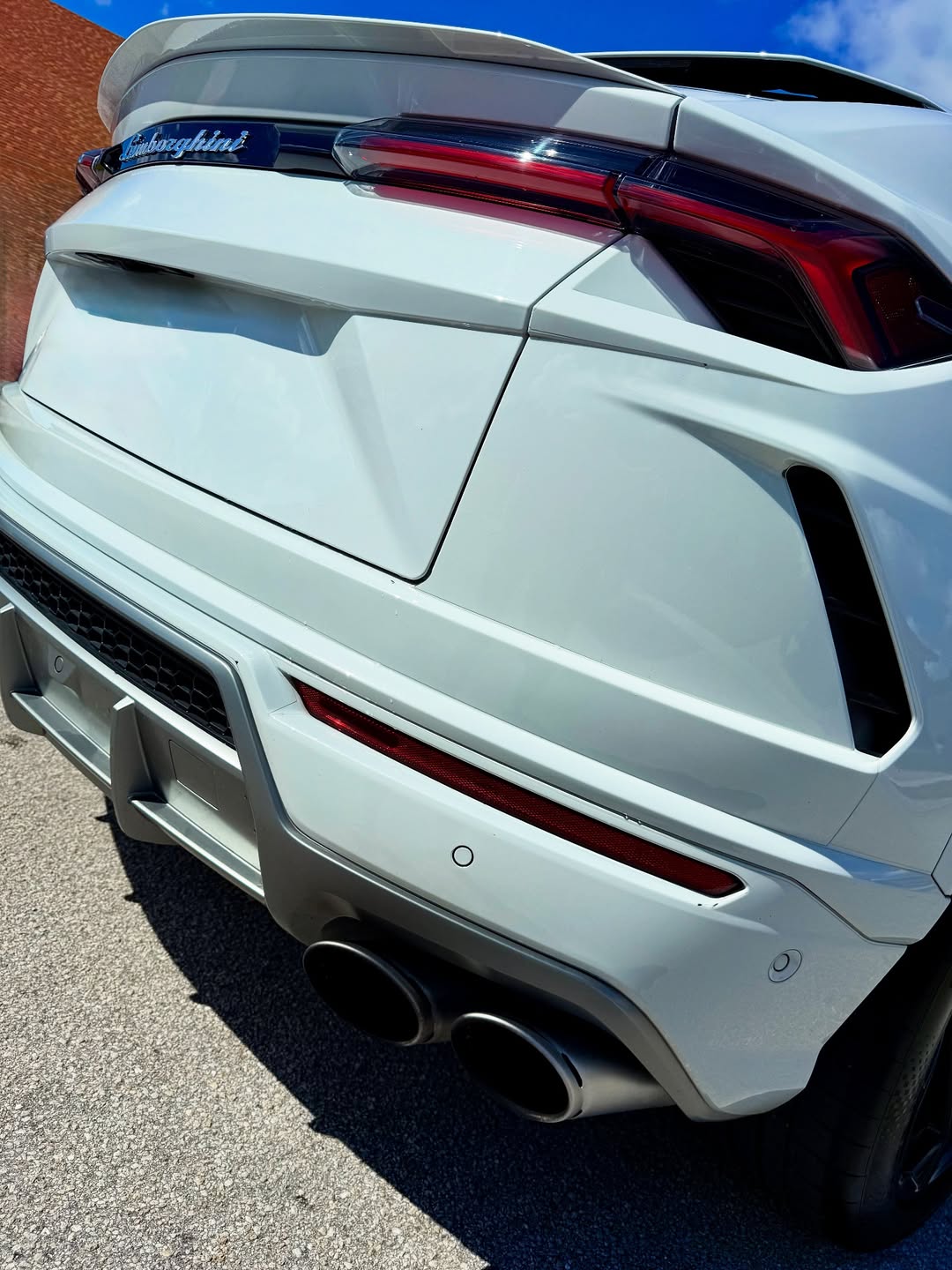 Lamborghini Urus - Image 3