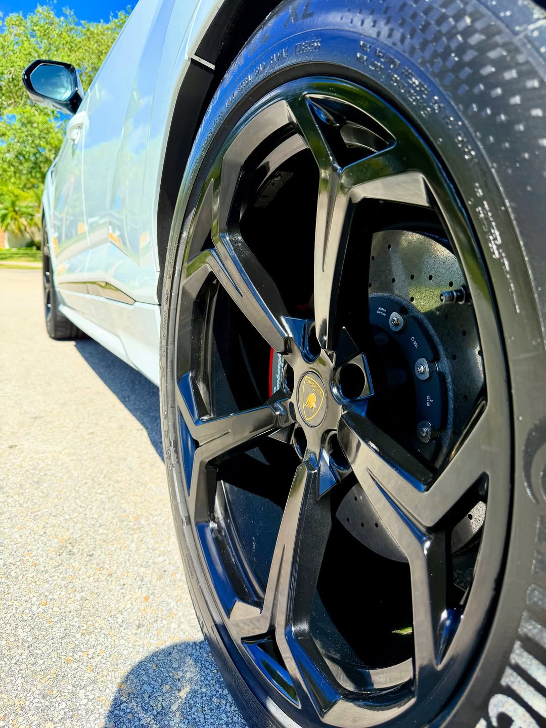 Lamborghini Urus - Image 4