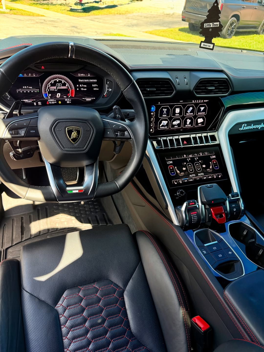 Lamborghini Urus - Image 7